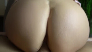 Любительское порно видео с телочкой, которая трахается вагинальным способом